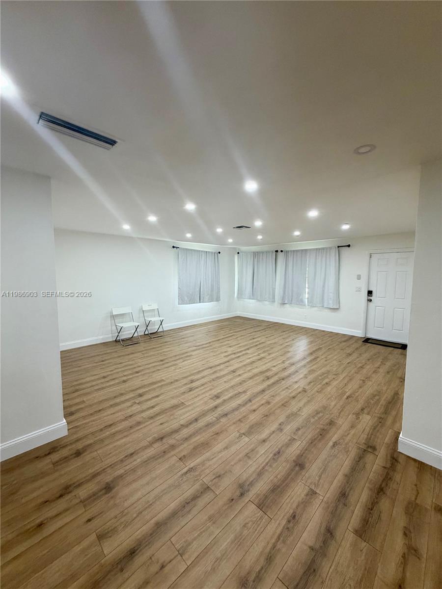 11201 Northeast 3rd Avenue Miami, FL 33161 - Photo 14 of 29