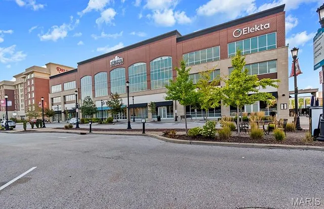 $562,000 | 1056 Sandfort Farm Drive, St. Charles, MO 63301