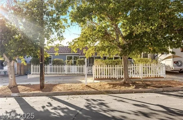 $589,950 | 620 Avenue H, Boulder City, NV 89005
