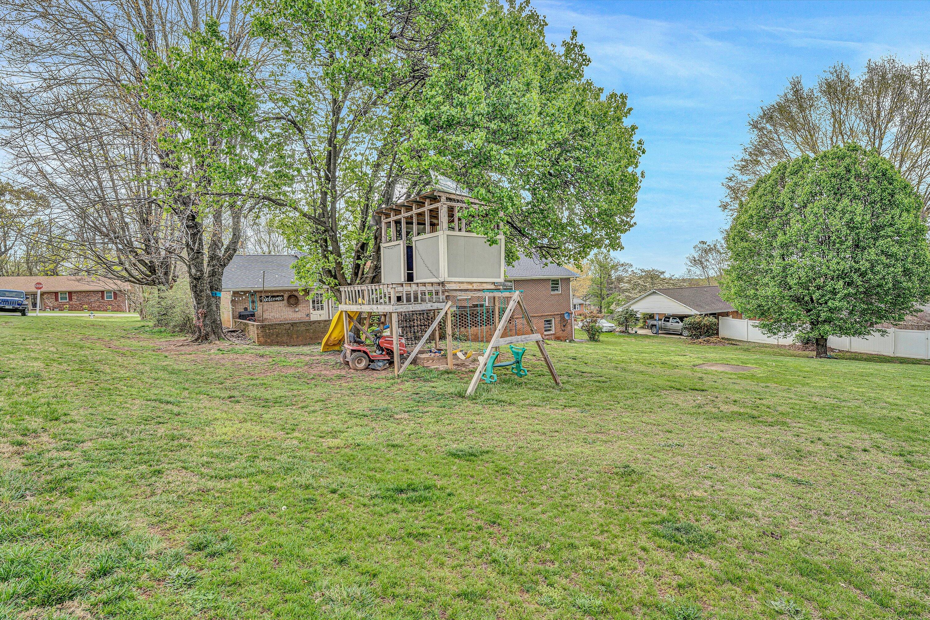 105 Cornell Road Rocky Mount, VA 24151 - Photo 33 of 34 a backyard of a house with table and chairs