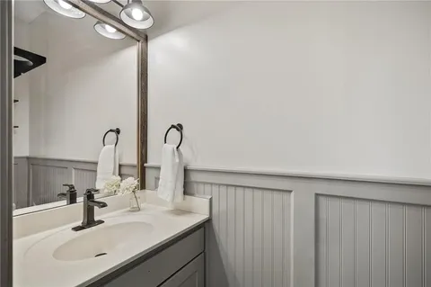 $279,000 | 725 West Jefferson Street, Gardner, KS 66030