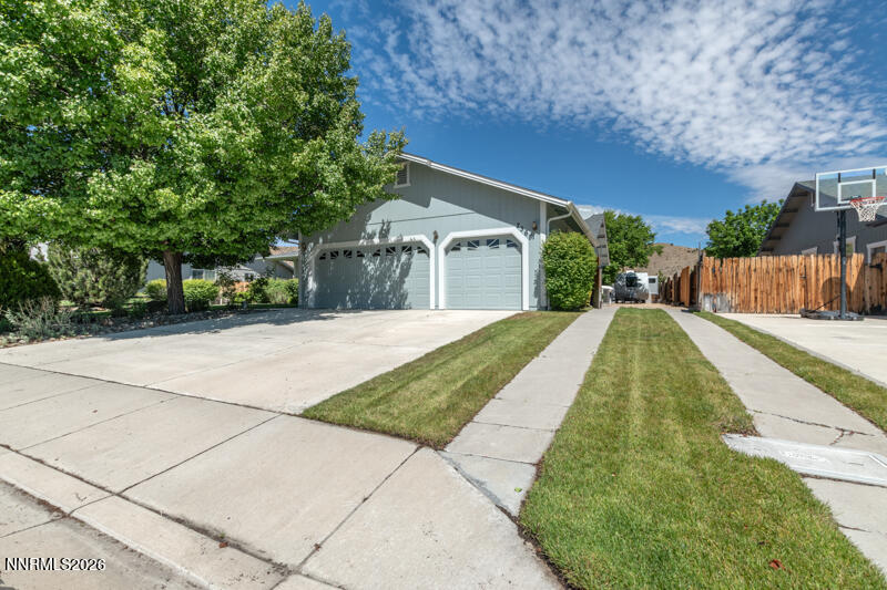 2365 Pileus Road Sparks, NV 89441 - Photo 3 of 35 2365 Pileus Road (5 of 37)