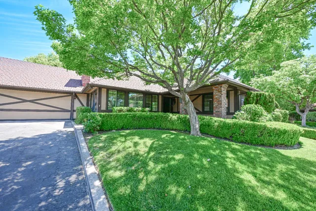 a view of house with backyard