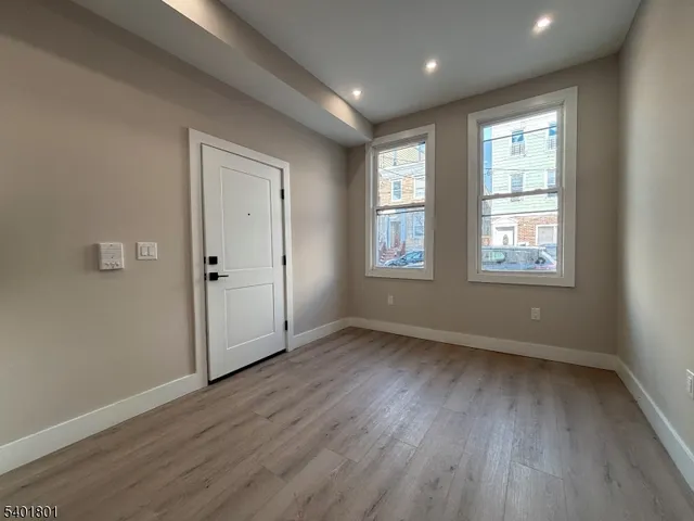 $1,895 | 136 Elm Street, Unit 101, Newark, NJ 07105