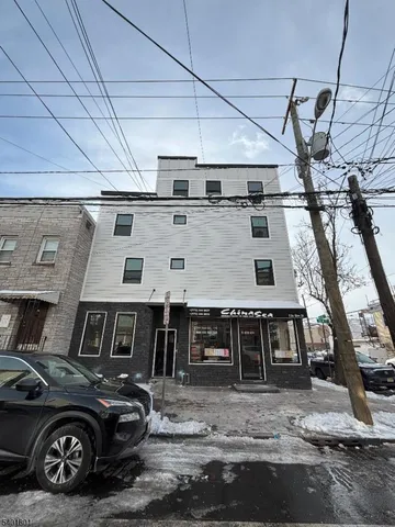 $1,895 | 136 Elm Street, Unit 101, Newark, NJ 07105