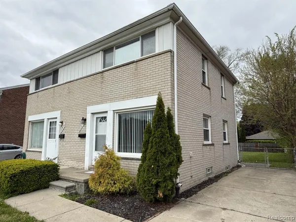 $1,200 | 24414 West Chicago, Redford, MI 48239