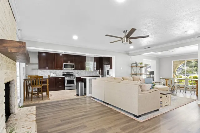 $2,450 | 13910 Ella Lee Lane, Houston, TX 77077