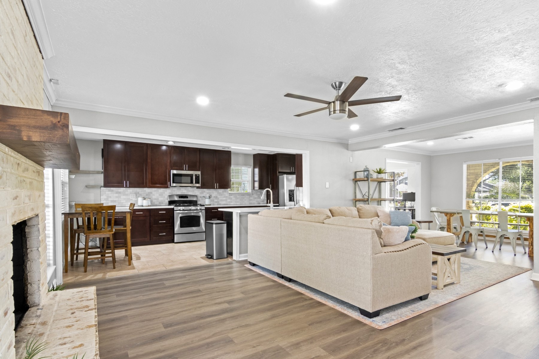 13910 Ella Lee Lane Houston, TX 77077 - Photo 3 of 12