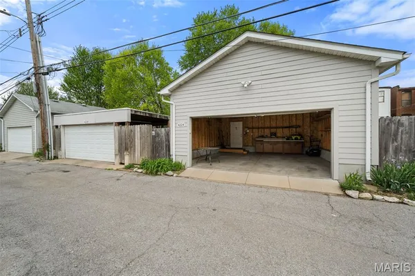 $329,900 | 4224 McRee Avenue, St. Louis, MO 63110