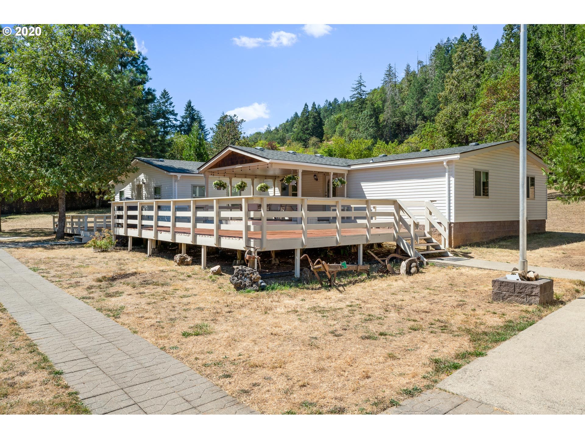114 Homestake Lane Riddle, OR 97469 - Photo 3 of 31