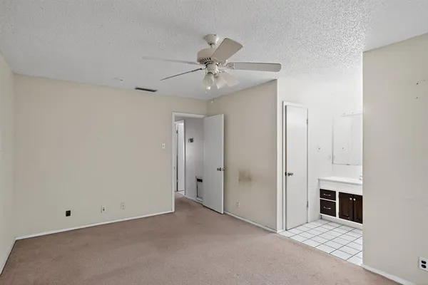 a view of a livingroom with an empty space