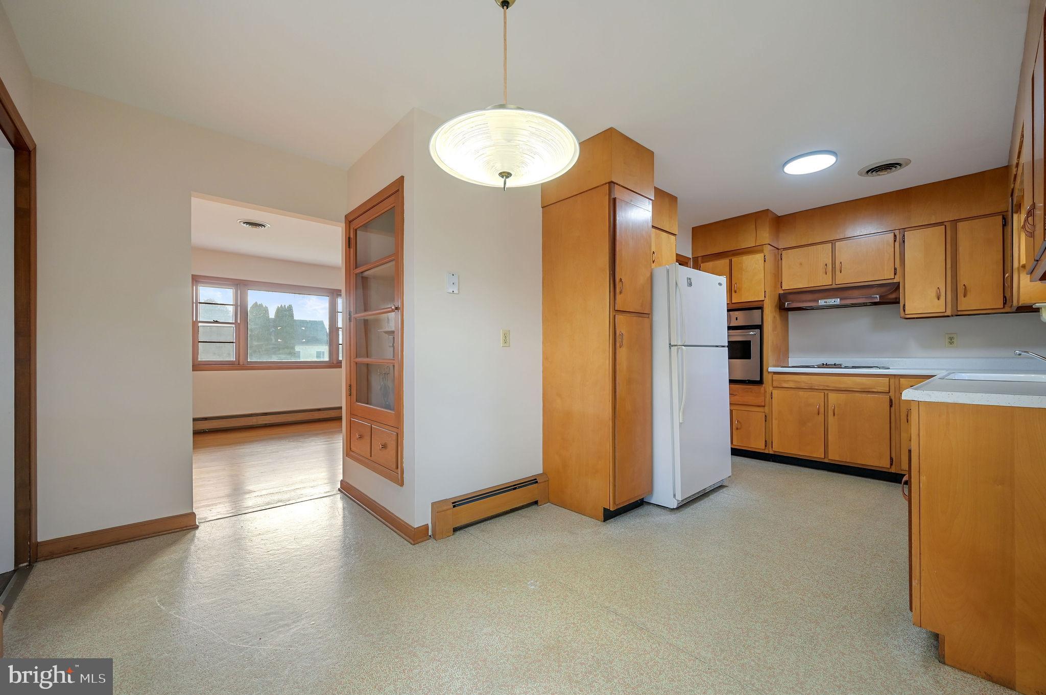 955 Twin Willows Road Smyrna, DE 19977 - Photo 8 of 27 a kitchen with refrigerator and window