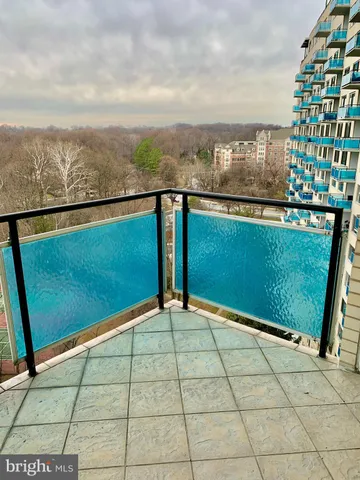 $2,100 | 10500 Rockville Pike, Unit 1114, Rockville, MD 20852