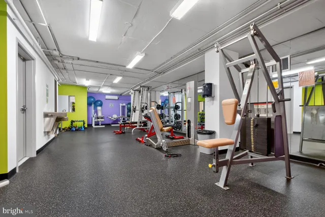 $2,100 | 10500 Rockville Pike, Unit 1114, Rockville, MD 20852