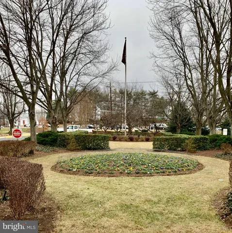 $2,100 | 10500 Rockville Pike, Unit 1114, Rockville, MD 20852