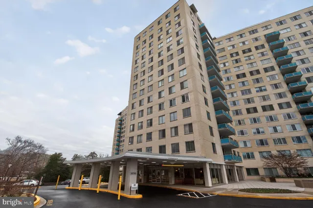 $2,100 | 10500 Rockville Pike, Unit 1114, Rockville, MD 20852