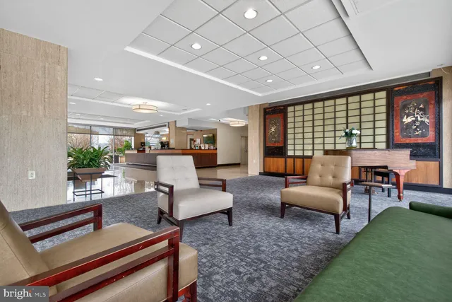 $2,100 | 10500 Rockville Pike, Unit 1114, Rockville, MD 20852