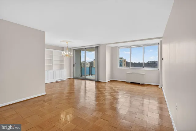 $2,100 | 10500 Rockville Pike, Unit 1114, Rockville, MD 20852