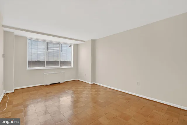 $2,100 | 10500 Rockville Pike, Unit 1114, Rockville, MD 20852