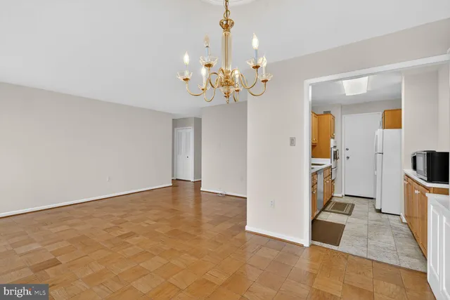 $2,100 | 10500 Rockville Pike, Unit 1114, Rockville, MD 20852