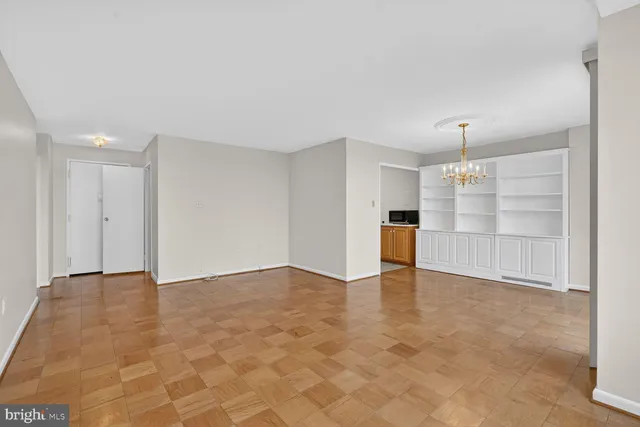 $2,100 | 10500 Rockville Pike, Unit 1114, Rockville, MD 20852