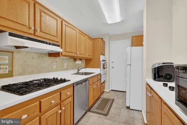 $2,100 | 10500 Rockville Pike, Unit 1114, Rockville, MD 20852