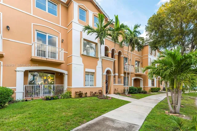 $345,000 | 17710 Northwest 73rd Avenue, Unit 20120, Hialeah, FL 33015