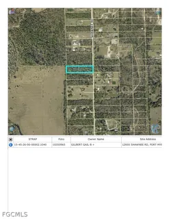 a black and white photo of a bathroom