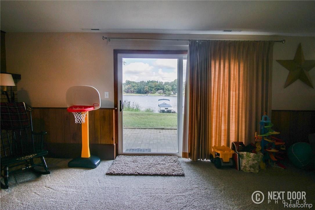 4356 Rurik Drive Howell, MI 48843 - Photo 9 of 64 9 Family Room.jpg