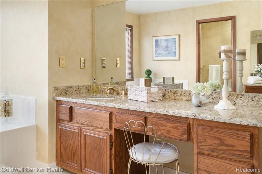 3736 Newcastle Drive Rochester Hills, MI 48306 - Photo 18 of 40