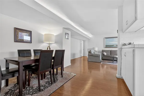 $399,900 | 5429 Newcastle Avenue, Unit 204, Encino, CA 91316