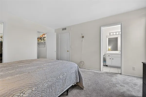 $399,900 | 5429 Newcastle Avenue, Unit 204, Encino, CA 91316