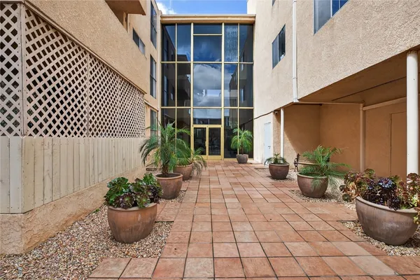 $399,900 | 5429 Newcastle Avenue, Unit 204, Encino, CA 91316