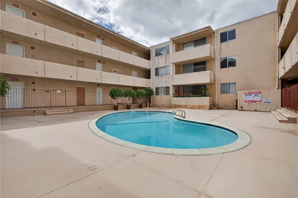 $399,900 | 5429 Newcastle Avenue, Unit 204, Encino, CA 91316