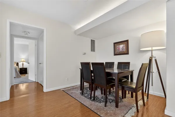 $399,900 | 5429 Newcastle Avenue, Unit 204, Encino, CA 91316