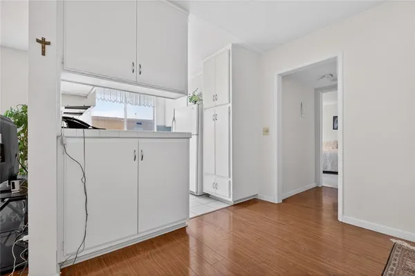$399,900 | 5429 Newcastle Avenue, Unit 204, Encino, CA 91316