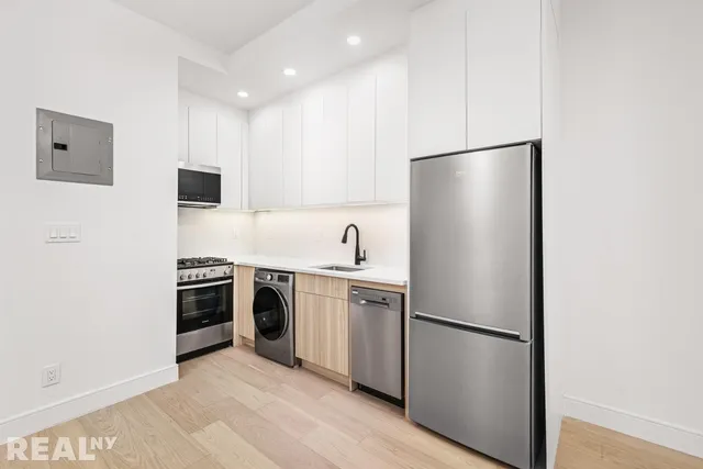 $449,000 | 690 Riverside Drive, Unit 1C | Hamilton Heights