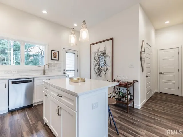 $392,500 | 31 Jefferson Avenue, Unit 102, Evansville, IN 47713