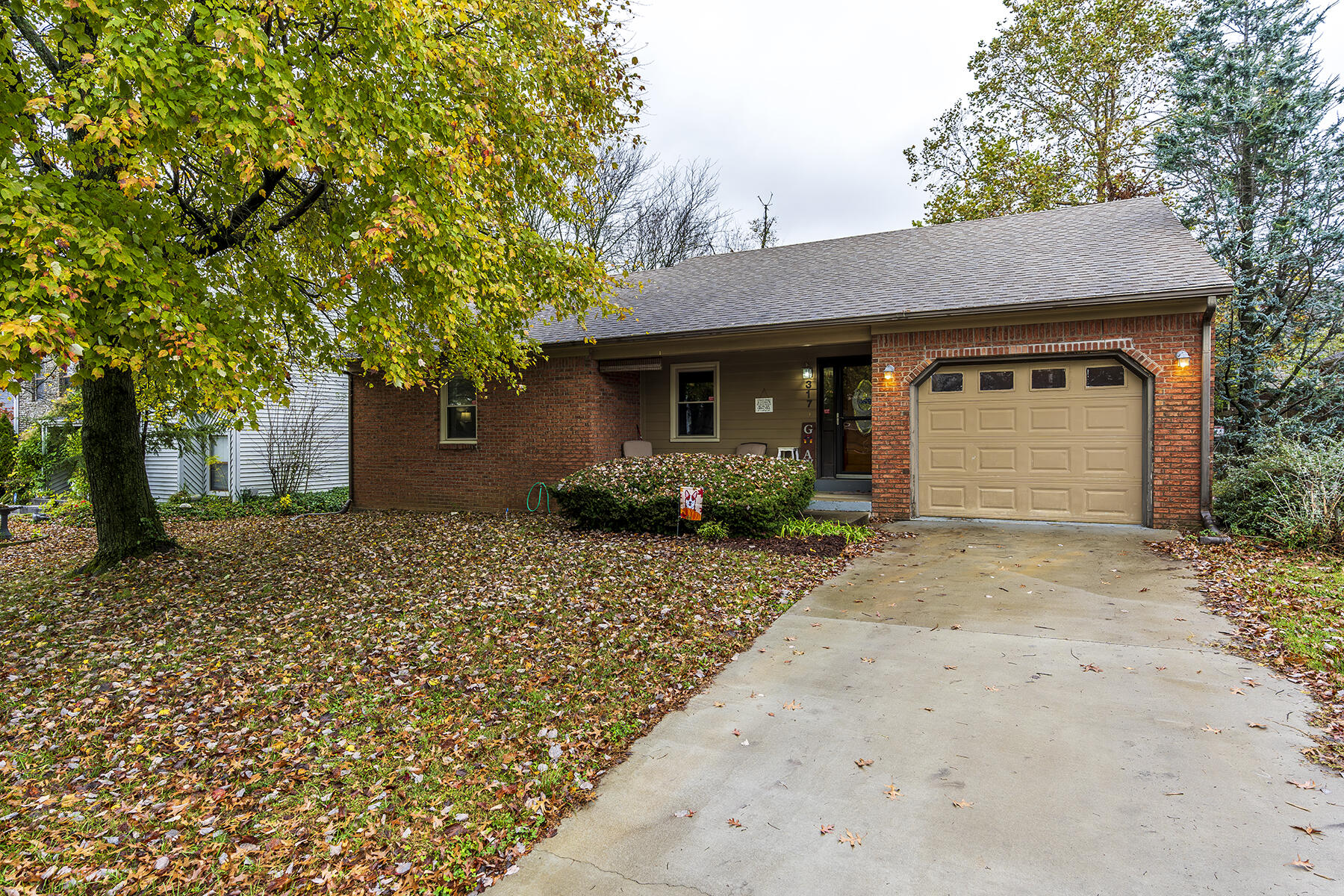 317 Stonegate Way Lexington, KY 40503 - Photo 2 of 26 317stone02
