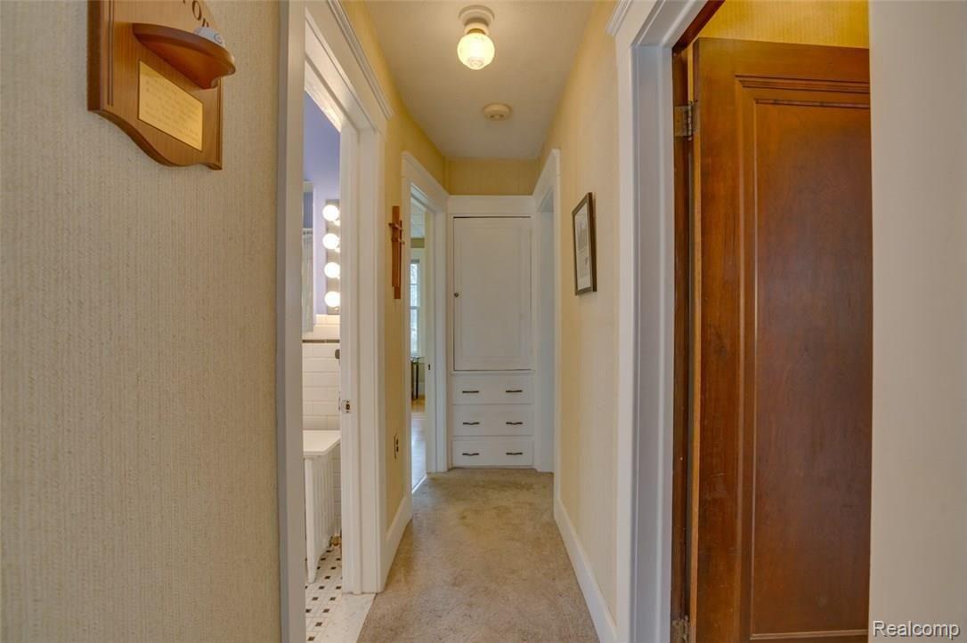 1622 Crooks Road Royal Oak, MI 48067 - Photo 30 of 47 Hallway