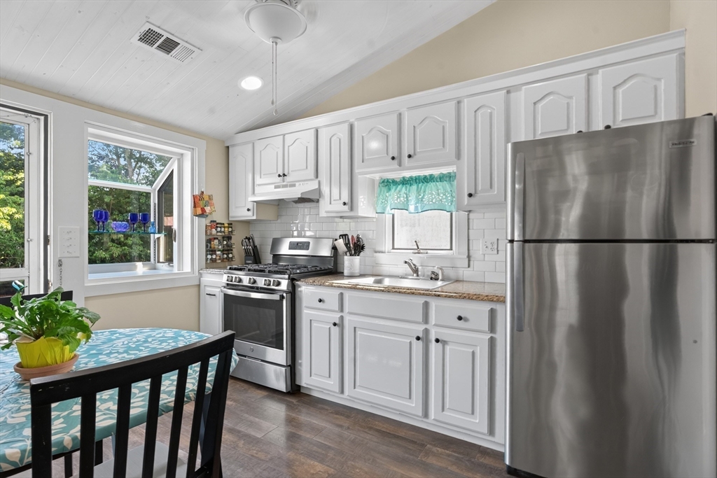 21 West Spring Street Tisbury, MA 02568 - Photo 27 of 30 Gallery Image 27