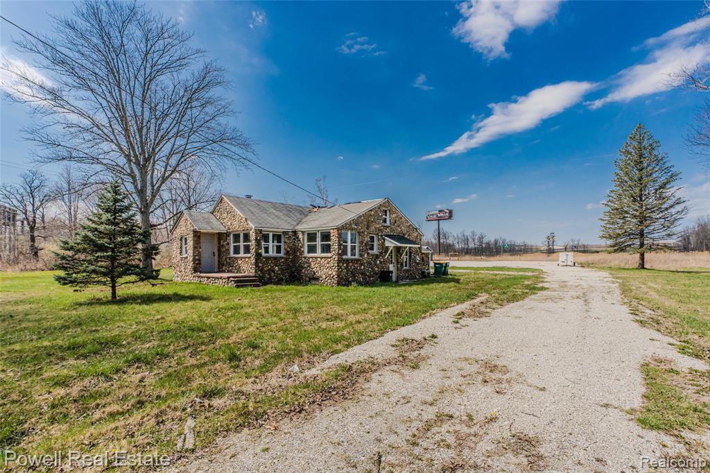 4118 Griswold Road Port Huron, MI 48060 - Photo 3 of 43