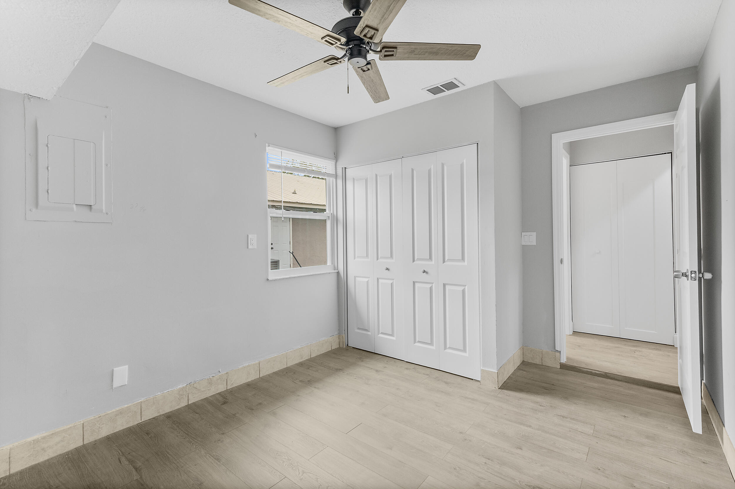 4777 Southeast Salvatori Road Stuart, FL 34997 - Photo 7 of 28 a view of a livingroom with a chandelier fan