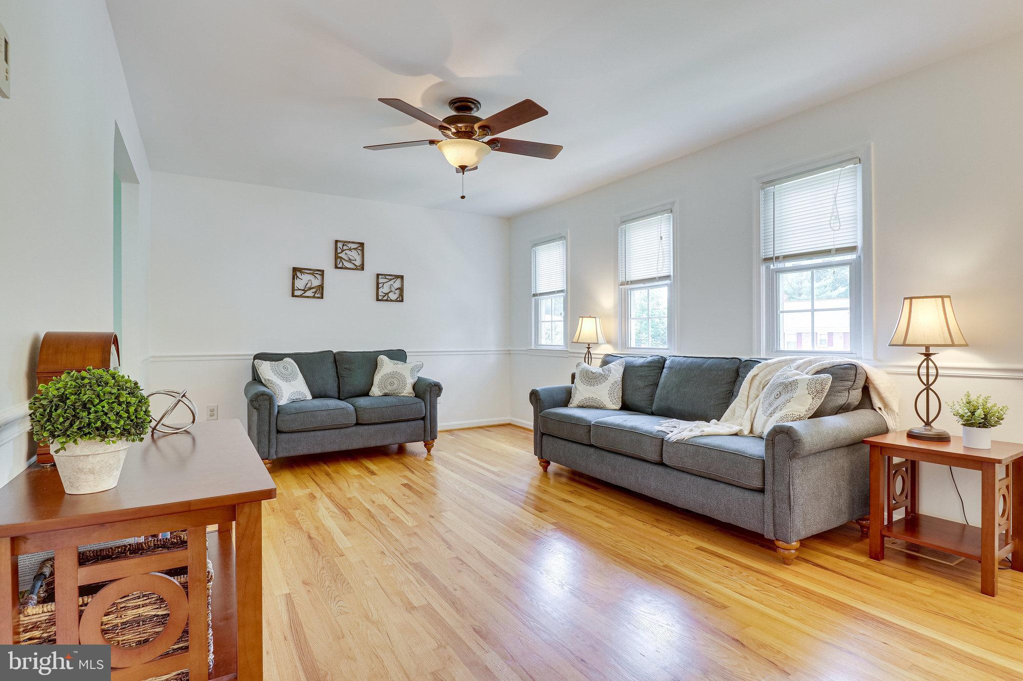9312 Winbourne Road Burke, VA 22015 - Photo 3 of 48 Light and bright Family Room