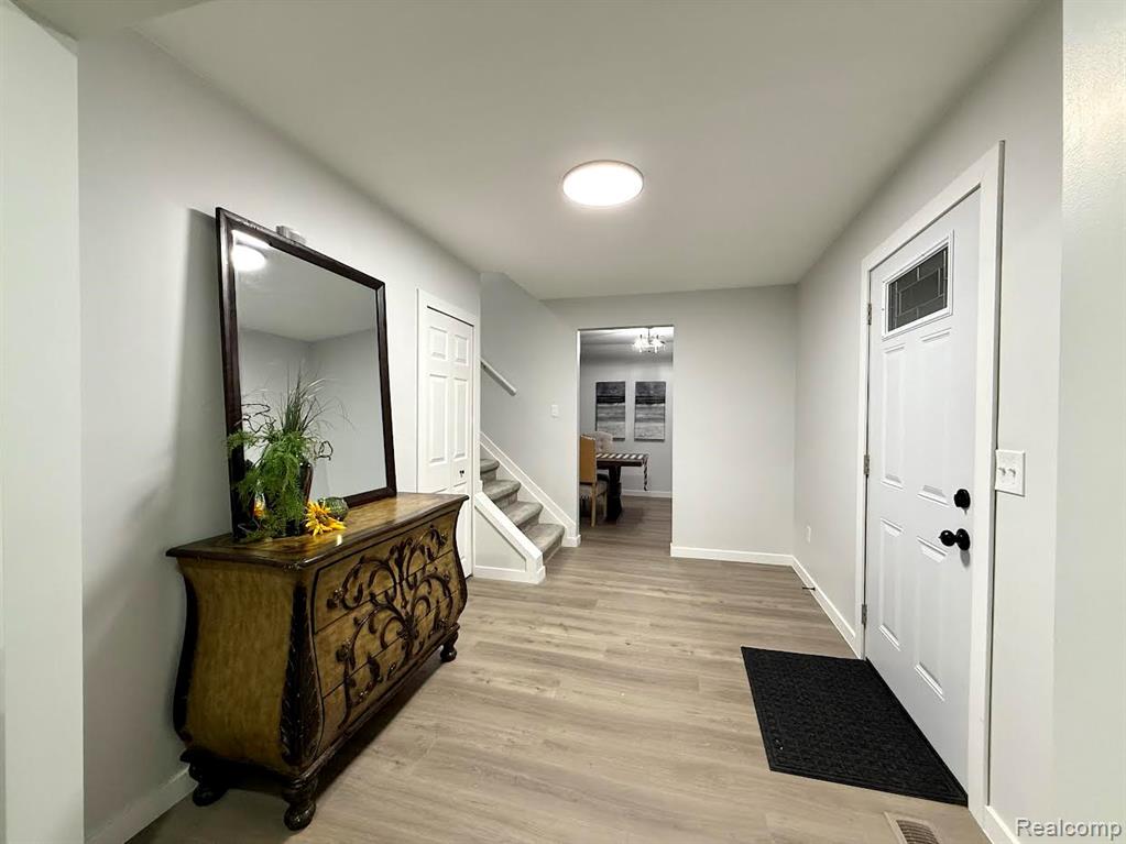 92 Foxboro Drive Rochester Hills, MI 48309 - Photo 2 of 57