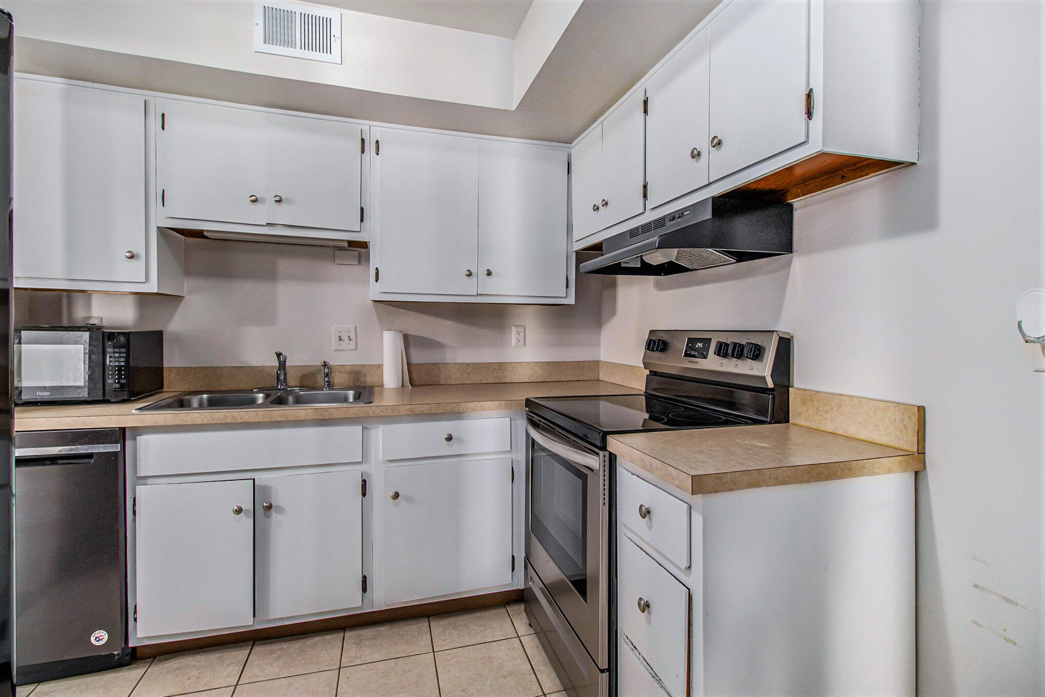 742 West Kilgore Road, Unit 108 Kalamazoo, MI 49008 - Photo 16 of 28 008_img_4922img_4922_173
