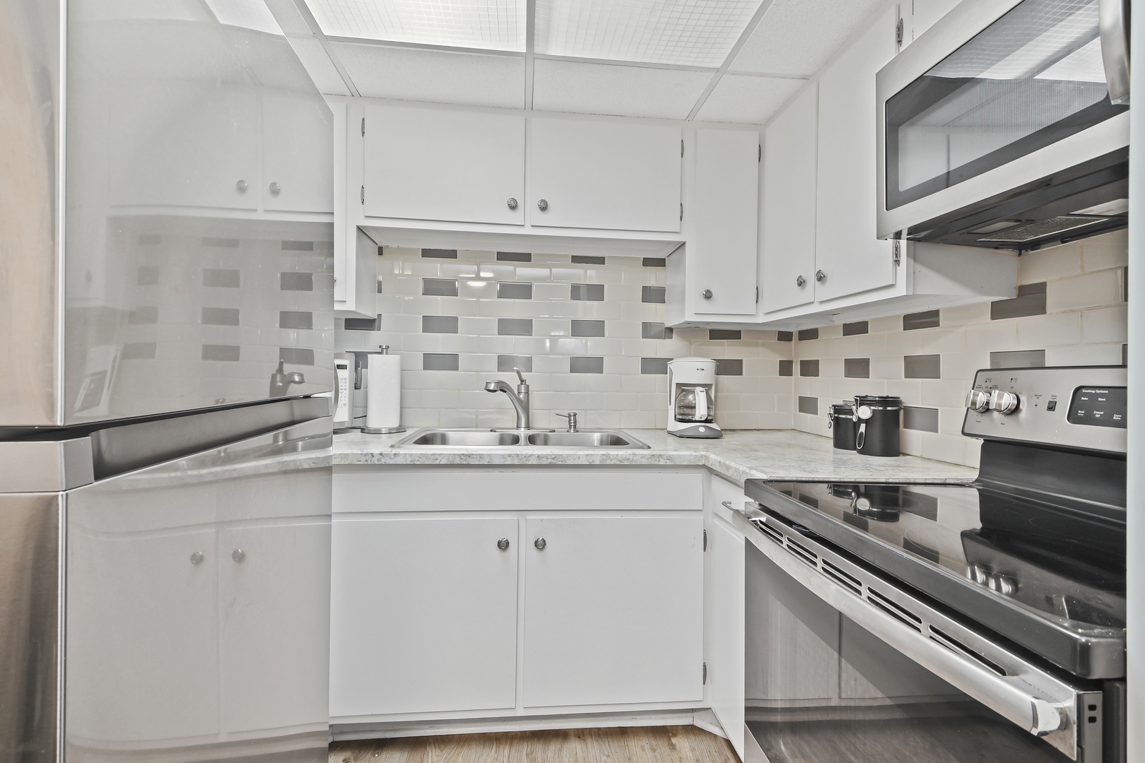 940 Holbrook Road, Unit 8B Homewood, IL 60430 - Photo 14 of 20 a kitchen with granite countertop a sink stainless steel appliances and cabinets