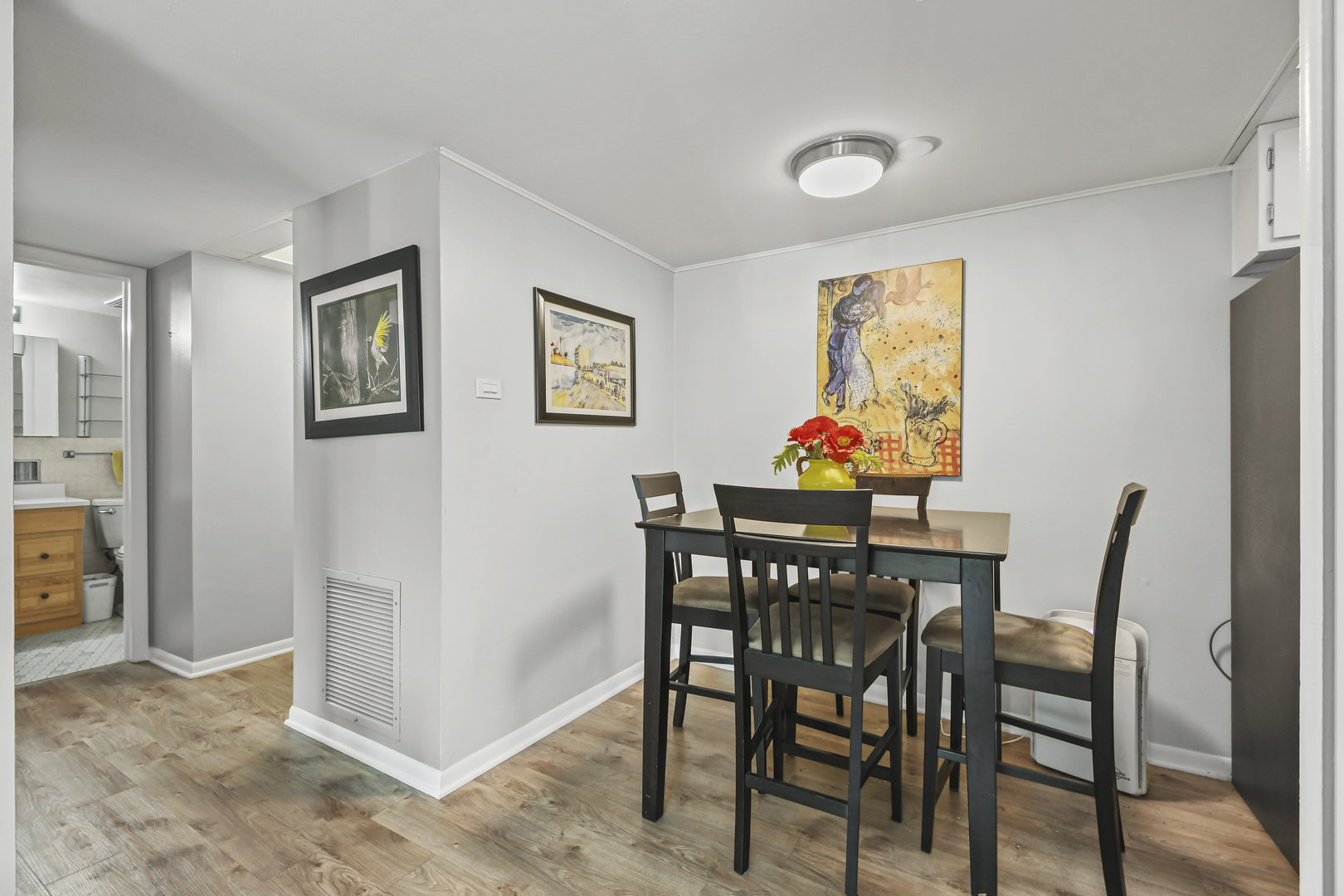 940 Holbrook Road, Unit 8B Homewood, IL 60430 - Photo 15 of 20 a view of a dining room with furniture and wooden floor