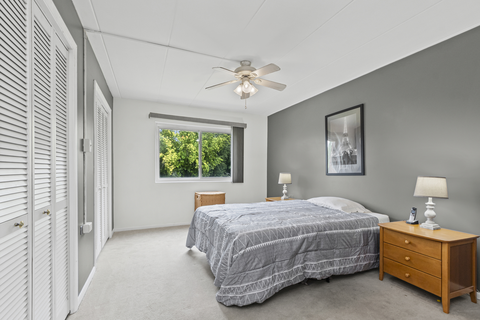 940 Holbrook Road, Unit 8B Homewood, IL 60430 - Photo 7 of 20 a bedroom with a bed and a chandelier