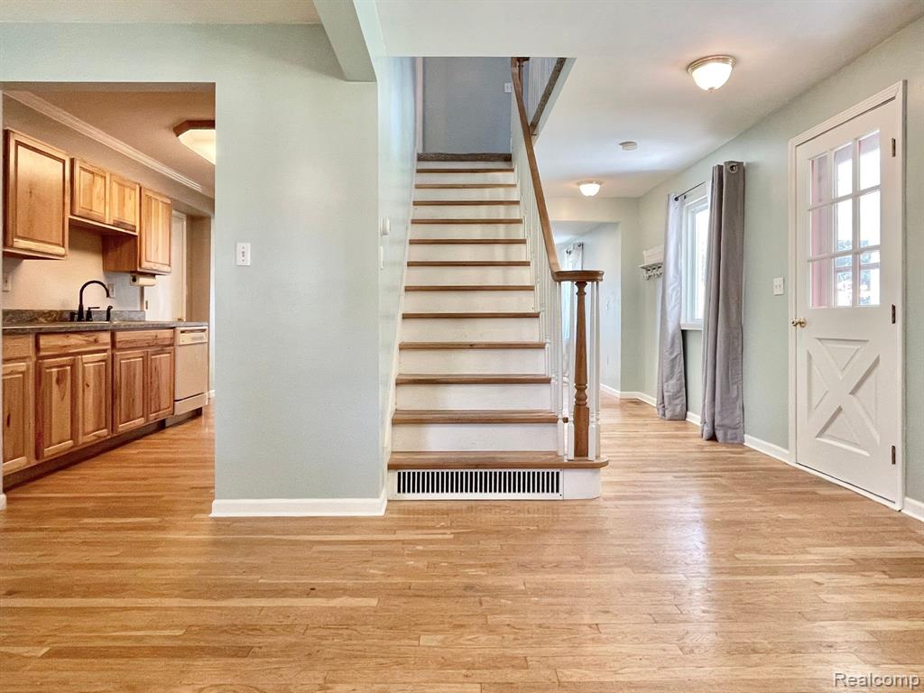 2807 Gravel Ridge Drive Rochester Hills, MI 48307 - Photo 6 of 45